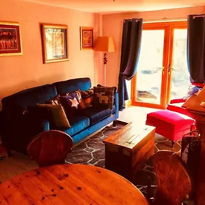  Holiday home The Cottage, Grotton Hall, Lydgate,